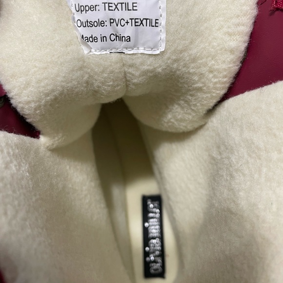 Olivia Miller Woman’s Winter Boots Winter is going to be here before you know it - Picture 5 of 5